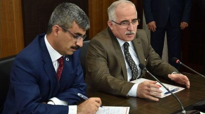 Vali Tuna: &ldquo;gen&ccedil;lerimizin Bileğine Altın Bilezik Takmalıyız&rdquo;