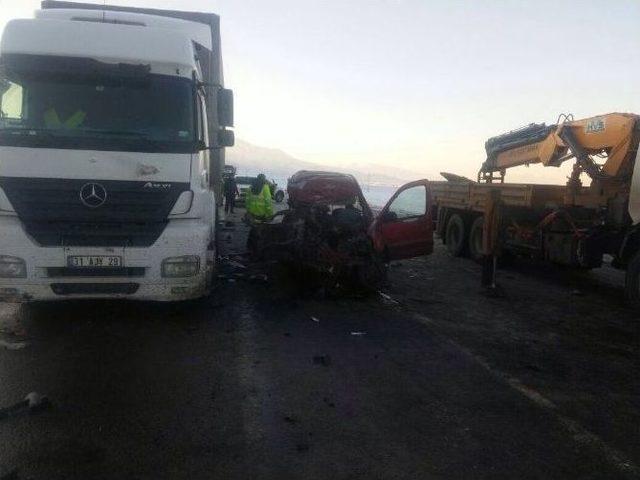 Ağrı’da Trafik Kazası: 2 Ölü, 1 Yaralı