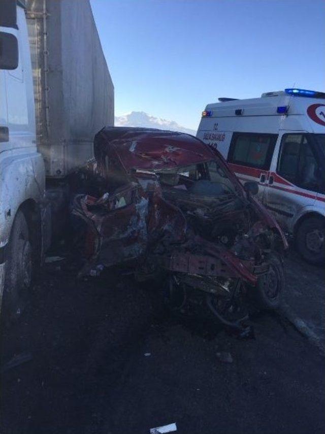 Ağrı’da Trafik Kazası: 2 Ölü, 1 Yaralı