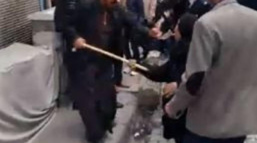 Suriyeliler Sopalarla Kavga Etti: 3 Yaralı