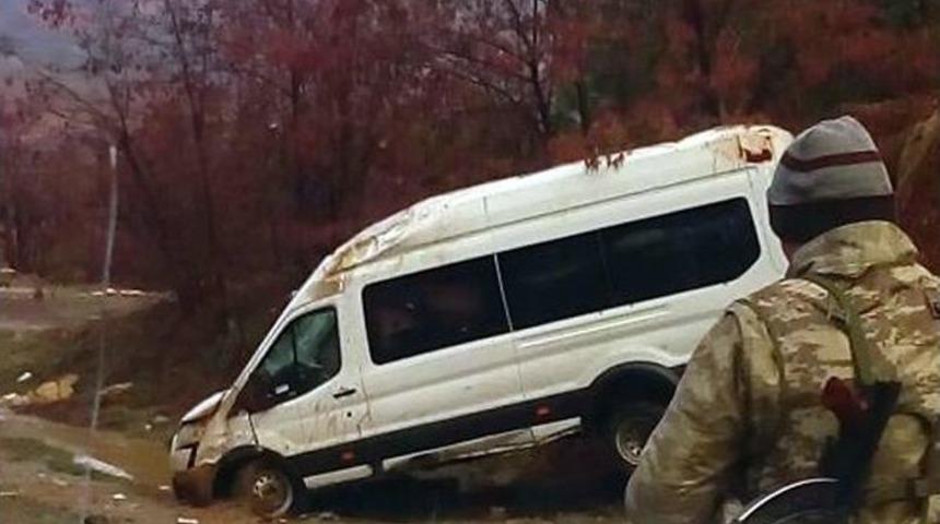 Elazığ&rsquo;da Korucuları Taşıyan Minib&uuml;s Kaza Yaptı: 8 Yaralı