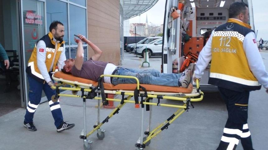 Tartıştığı Kişiyi Şişe İle Yaraladı