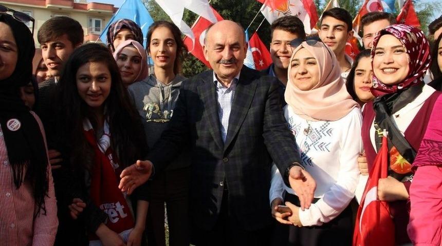 Bakan M&uuml;ezzinoğlu Gen&ccedil;lere Seslendi: