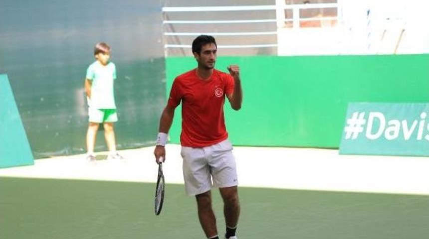 Davis Cup'ın Ilk G&uuml;n&uuml;n&uuml; Cem Ve Marsel Galibiyetle Tamamladı