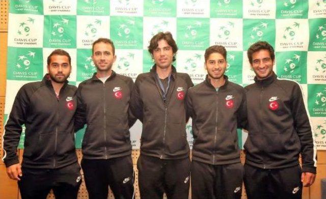 Davis Cup ın Ilk G&uuml;n&uuml;n&uuml; Cem Ve Marsel Galibiyetle Tamamladı 1