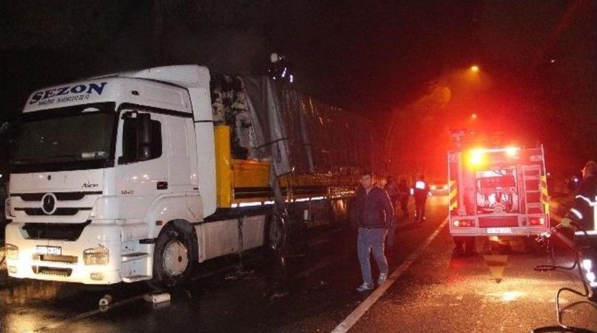 26 Ton Pamuk Y&uuml;kl&uuml; Tırda Yangın