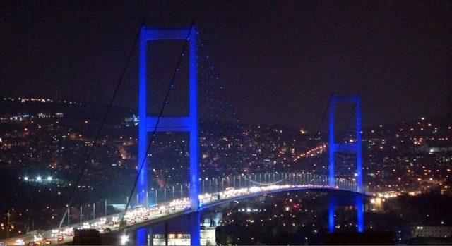 İstanbul’un Tarihi Noktaları Otizm İçin Maviye Büründü