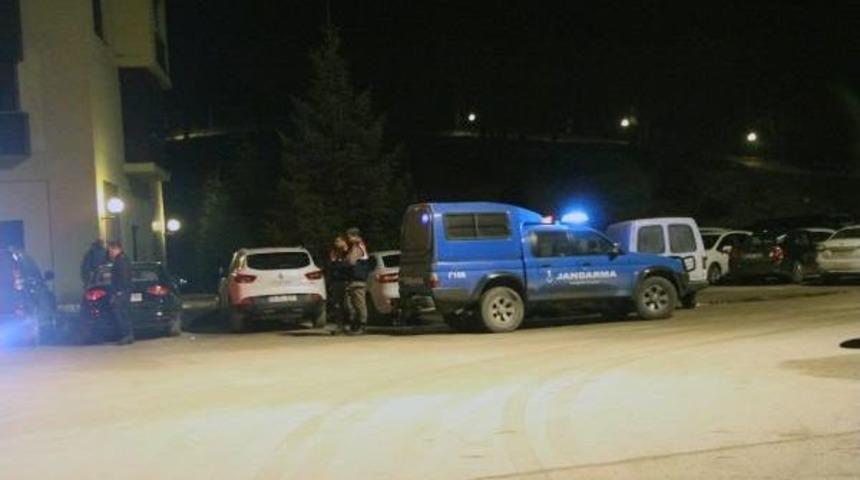 L&uuml;ks Otelde Silahlı Kavga: 1 Yaralı