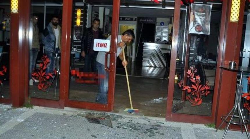 Tartıştıkları Garson Ve M&uuml;şteriyi Yaralayıp Ka&ccedil;tılar