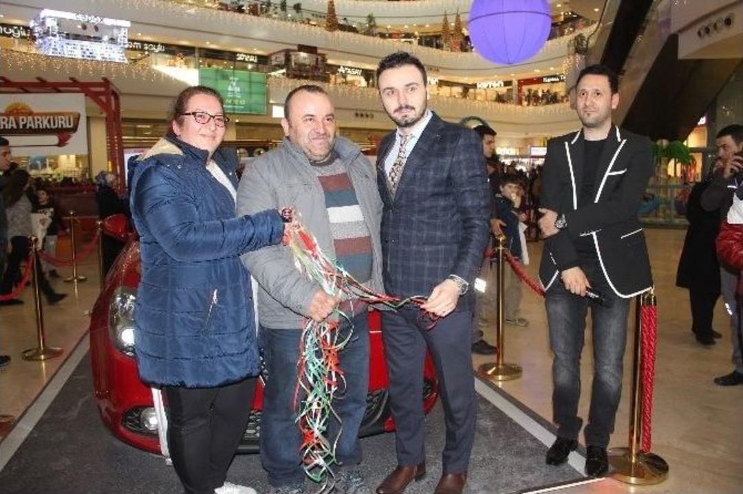 (&ouml;zel Haber) Eşinin Doğum G&uuml;n&uuml;nde L&uuml;ks Araba S&uuml;rprizi