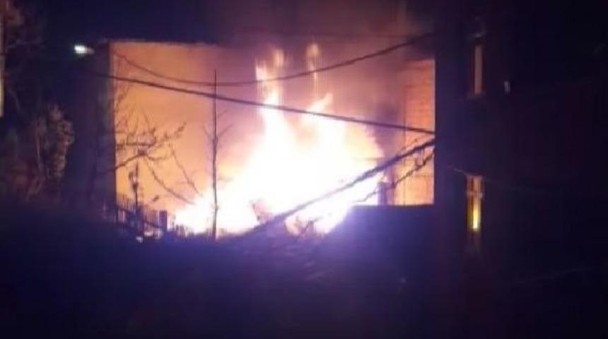 Sarıyer'de Gecekondu Yangını: 1 &Ouml;l&uuml;