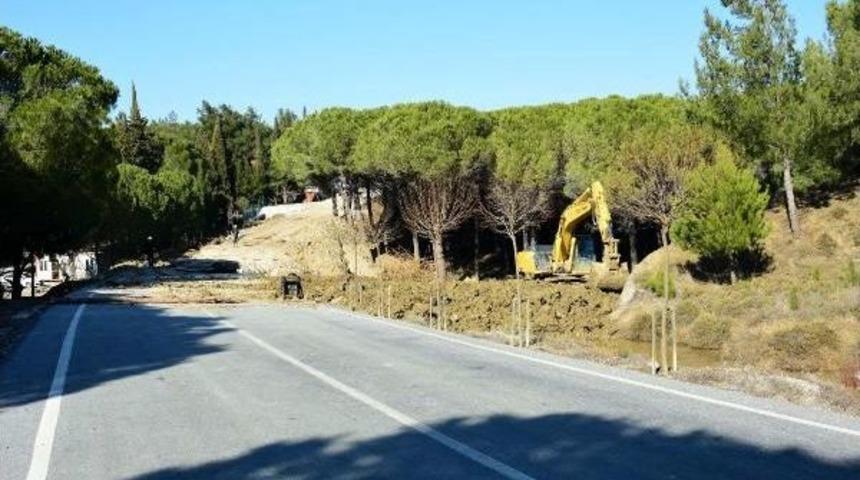 Tarihi B&ouml;lgede Sel Sularının Yıktığı K&ouml;pr&uuml; Yapılıyor