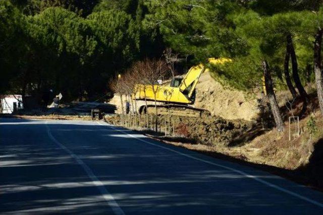 Tarihi B&ouml;lgede Sel Sularının Yıktığı K&ouml;pr&uuml; Yapılıyor 2