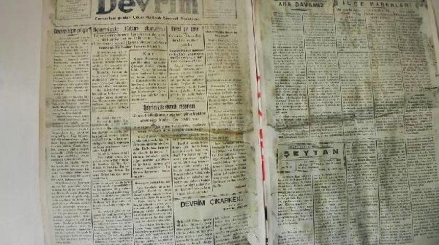 142 Yıllık Matbaa Makinesini Işyerinde Sergiliyor