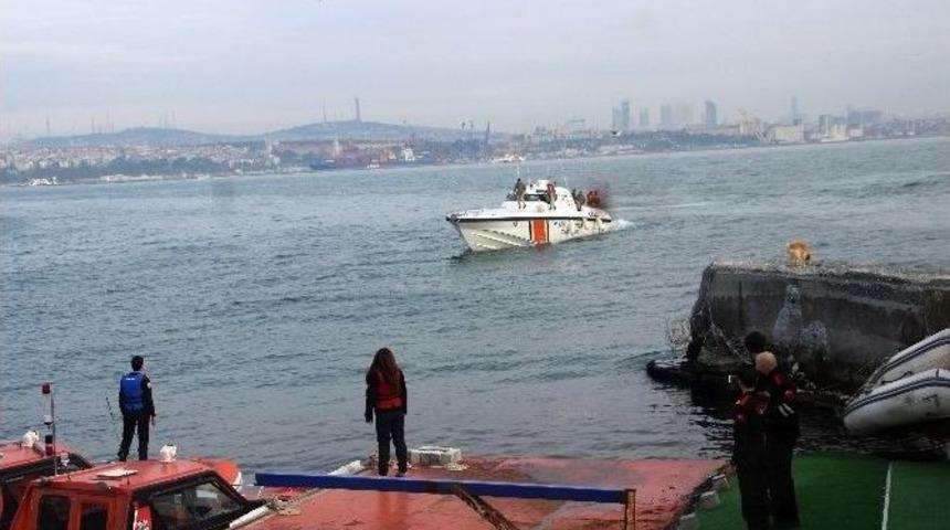 (&ouml;zel Haber) Ahırkapı Barınağından Denize A&ccedil;ılan Balık&ccedil;ıdan Haber Alınamıyor