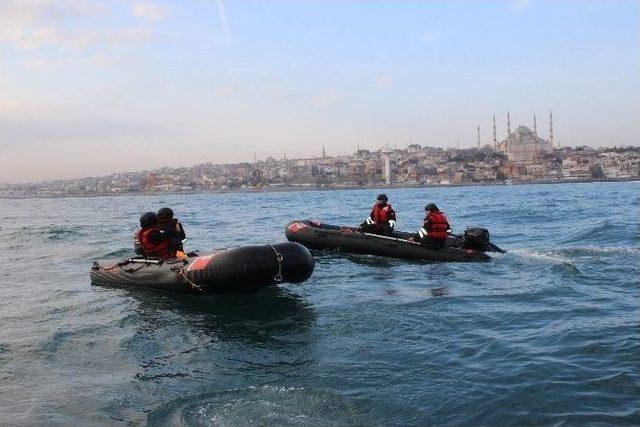 (özel Haber) Ahırkapı Barınağından Denize Açılan Balıkçıdan Haber Alınamıyor 1