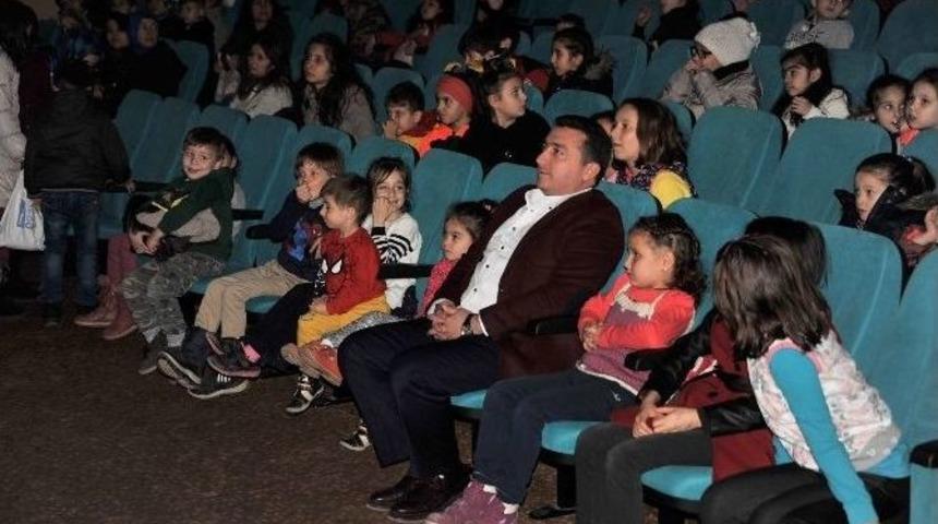 Başkan Bakıcı&rsquo;nın &Ccedil;ocuklarla Sinema Keyfi