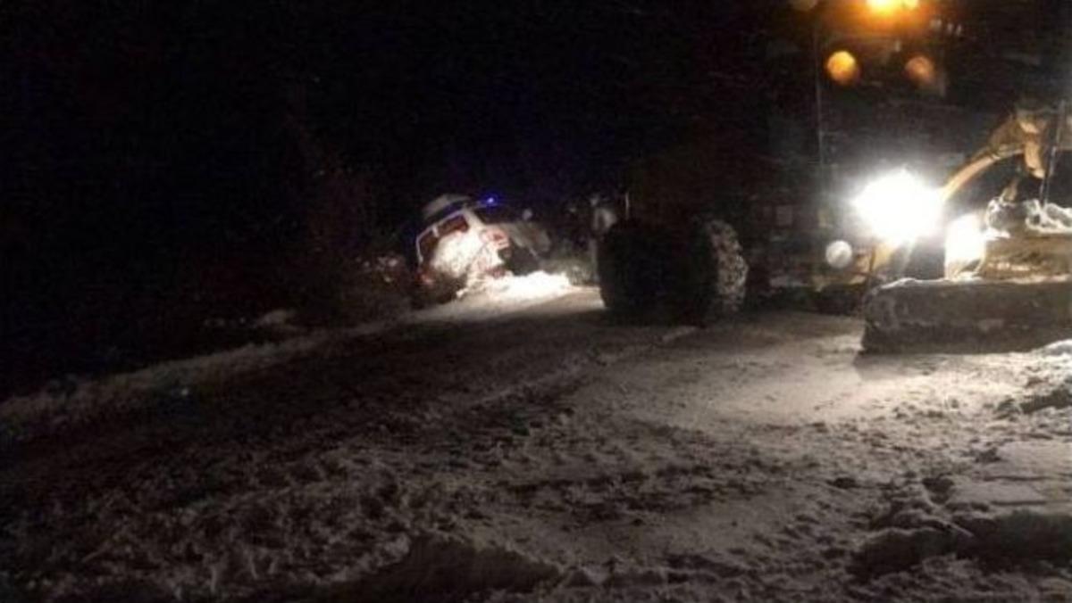 Kar Paletli Ambulanstaki Personelin Zor Anları Kamerada
