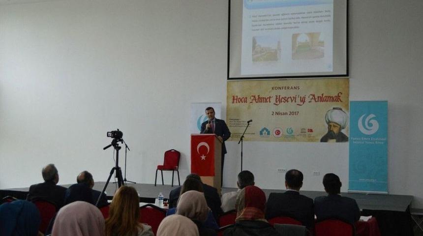 Paris&rsquo;te Hoca Ahmet Yesevi Anıldı
