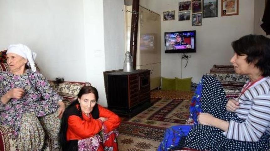 84 Yaşında, 3 Engelli Kızının Hem Annesi Hem Babası