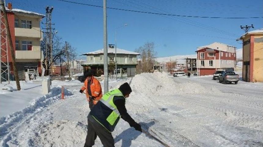 Ardahan&rsquo;da Karla M&uuml;cadele &Ccedil;alışmaları