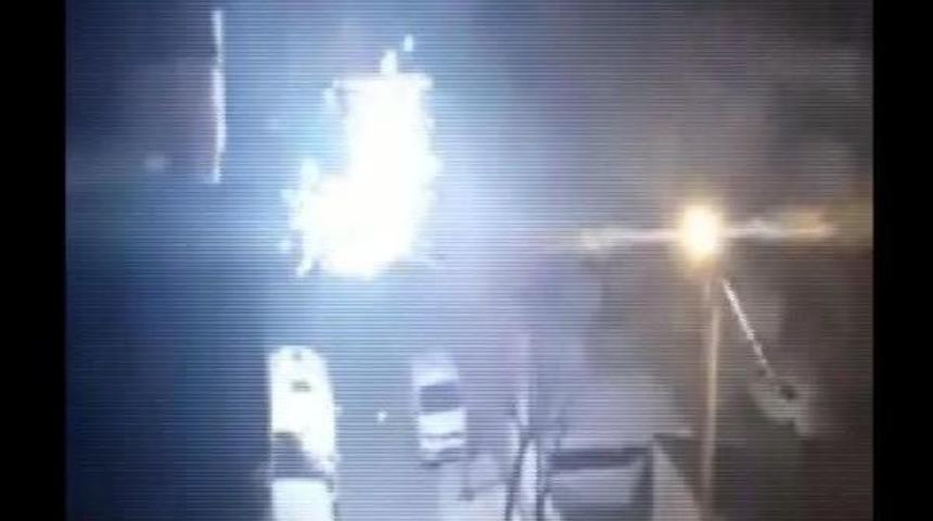 Elektrik Direğindeki Patlamalar Paniğe Yol A&ccedil;tı