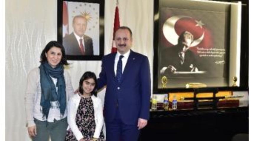 K&uuml;&ccedil;&uuml;k Beril Sorularını Akg&uuml;l&rsquo;e Sordu
