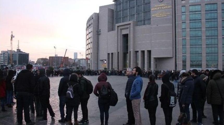 Adliye &Ouml;n&uuml;nde "katiplik" Kuyruğu