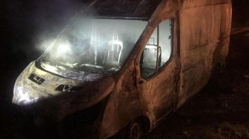 Sigara Dağıtım Aracını Ka&ccedil;ırıp, Şof&ouml;r&uuml; Ormana Attılar