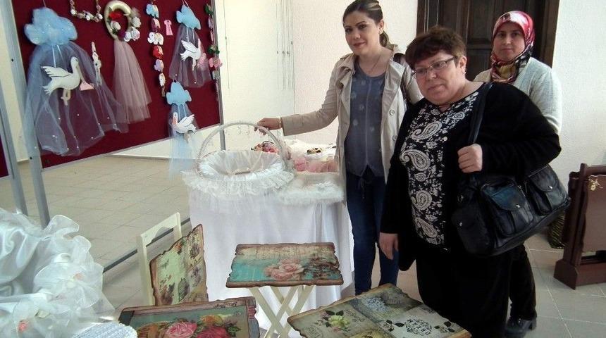 Efeler&rsquo;de Huzurevi Sakinleri Sergi D&uuml;zenledi