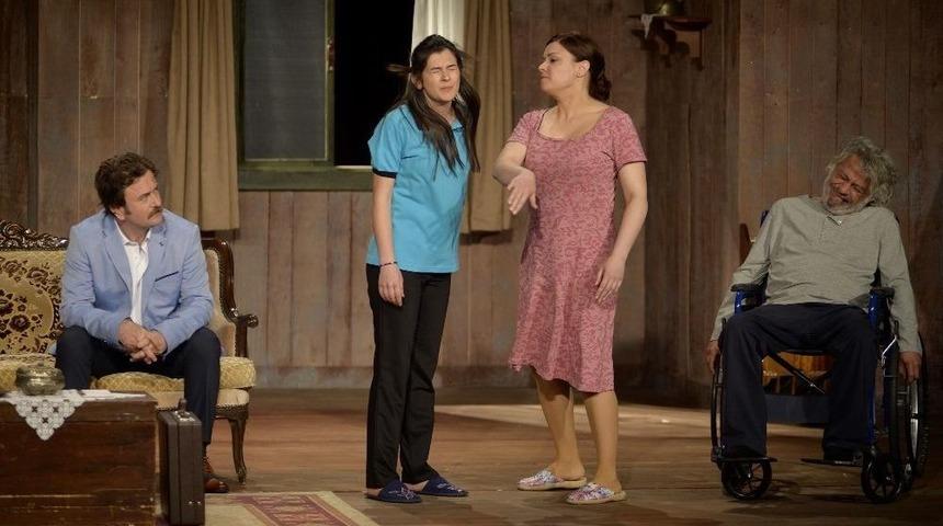 Döşemealtı Tiyatrosu Ağlattı