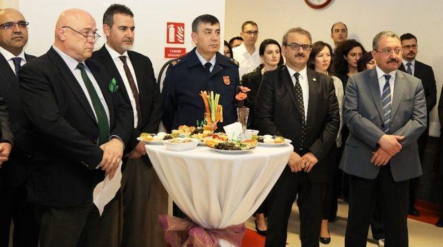 Er&uuml; Diş Hekimliği Fak&uuml;ltesi Hastanesi Ameliyathanesine Eski Dekan Prof. Dr. Alper Alkan&rsquo;ın İsmi Verildi 2