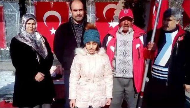 Merve, Şehit Ağabeyi Için Patlama Olan Durakta Şiir Okumuş