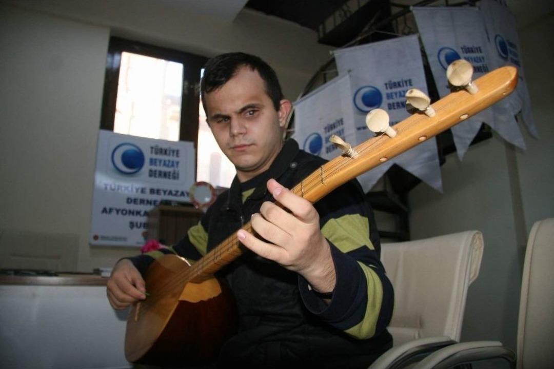 (&ouml;zel Haber) Doğuştan G&ouml;rme Engelli Gencin &ldquo;10 Parmağında 10 Marifet&rdquo;