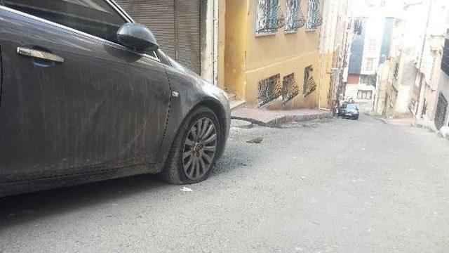 Beyoğlu’nda Gece Onlarca Aracın Lastiği Kesildi