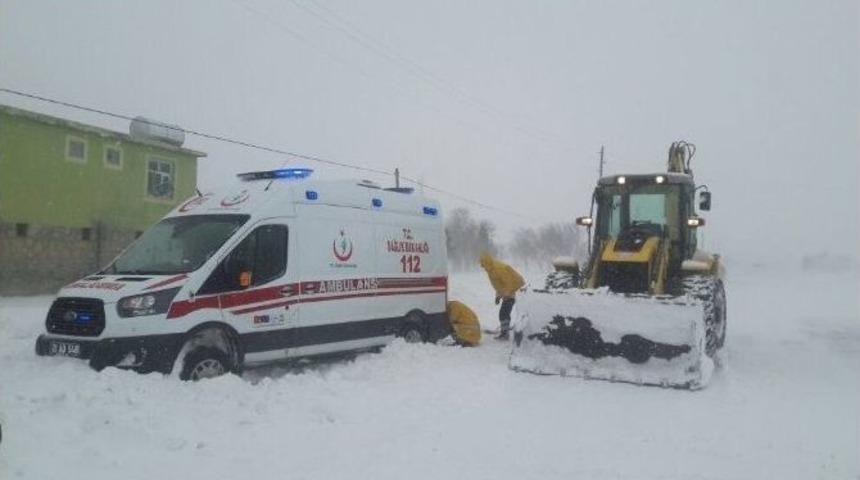 Diyarbakır Hani&rsquo;de Kar Nedeniyle Mahsur Kalan 3 Hastaya Ulaşıldı
