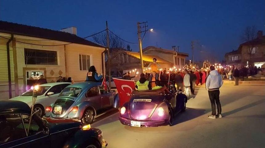 İn&ouml;n&uuml; İl&ccedil;esinde Fener Alayı