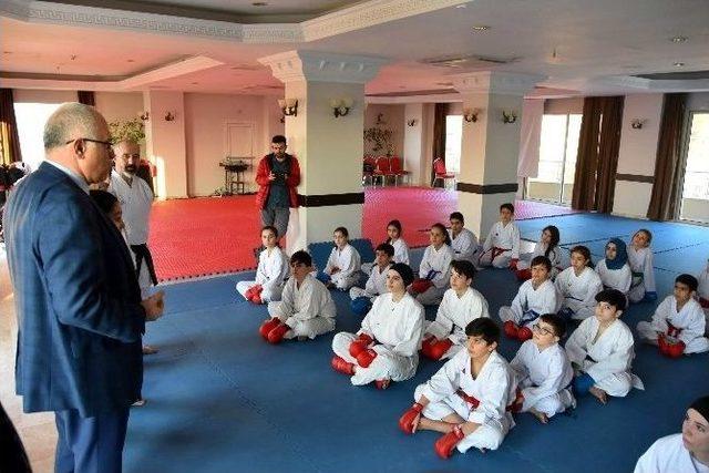 Salihli’de Karate Semineri Düzenlendi