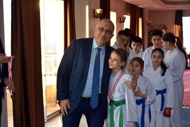 Salihli’de Karate Semineri Düzenlendi