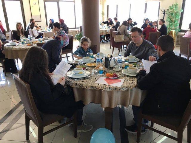 Şeker &Ccedil;ocuklar İ&ccedil;in Kaynaşma Yemeği 1