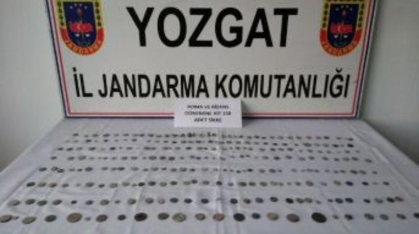 Tarihi Eserleri Satamadan Yakalandı