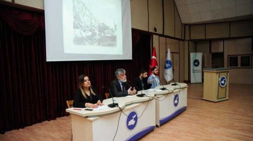 Yy&uuml;&rsquo;de &lsquo;2 Nisan&rsquo; Konulu Panel