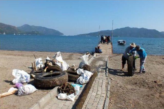 Marmaris'te Sezon Öncesi Deniz Temizliği