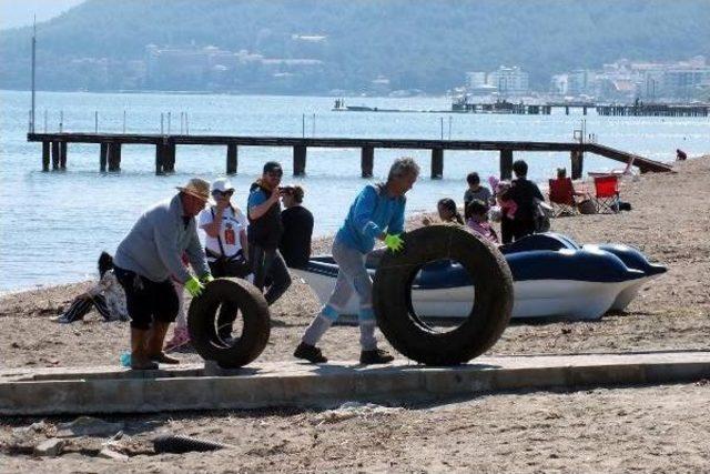 Marmaris'te Sezon Öncesi Deniz Temizliği