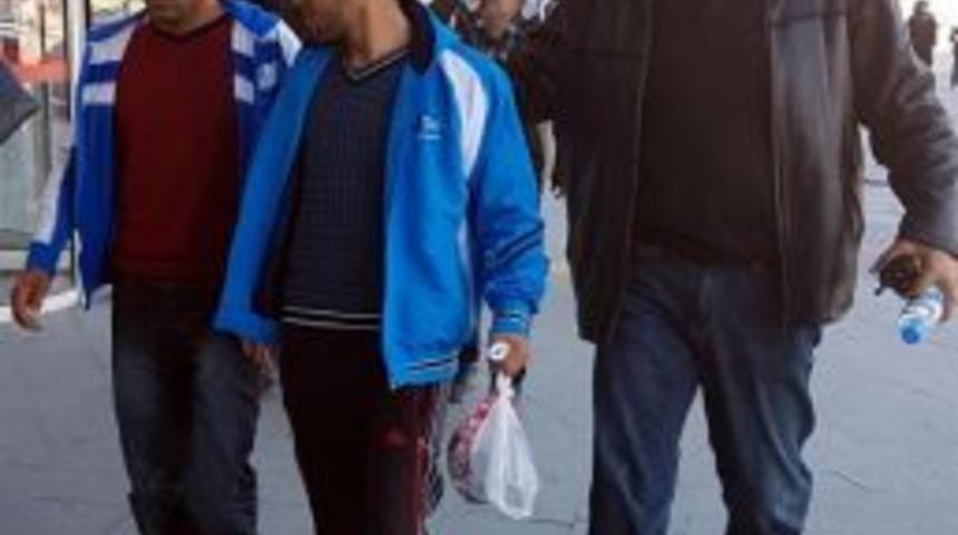 Cinayet Sanığı Baba Ve 2 Oğlu Adliyede