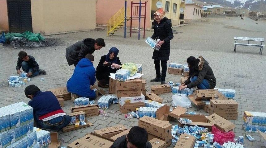 Öğrenciler Atık Malzemelerden Anıt Ve Yürüyüş Yolu Yaptı