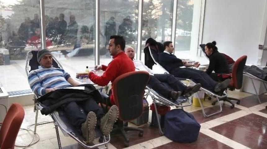 Aski Personeli Kan Bağışladı