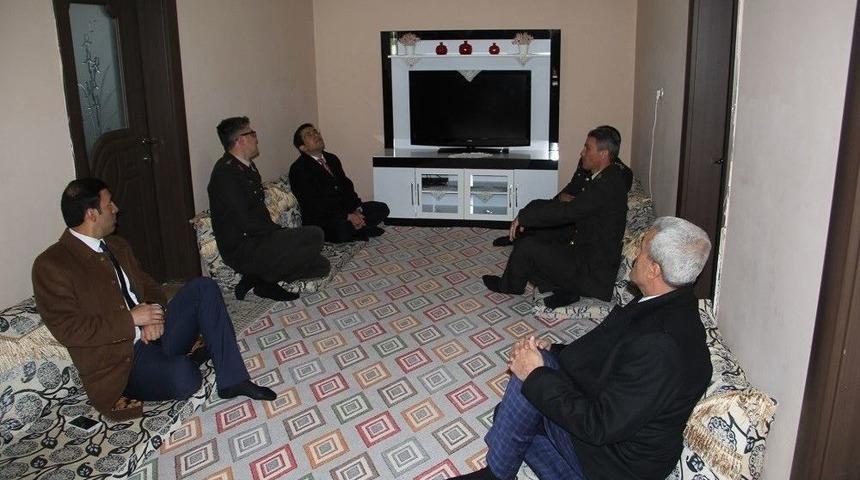 Kaymakam &Ouml;zt&uuml;rk&rsquo;ten Şehit Ailesine Ziyaret