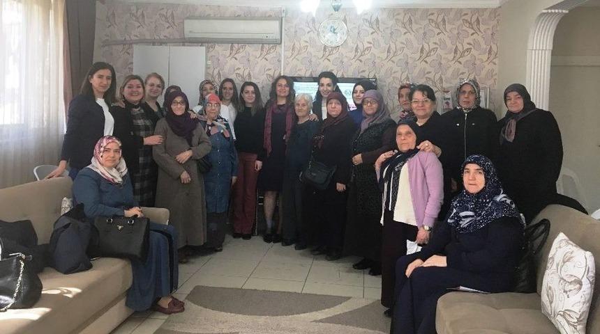 İzmit’te Kadınlara Hakları Anlatılıyor