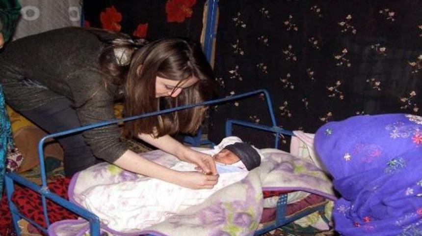 Derik Kaymakamı, Adının Verildiği Bebeğe &Ccedil;eyrek Altın Taktı